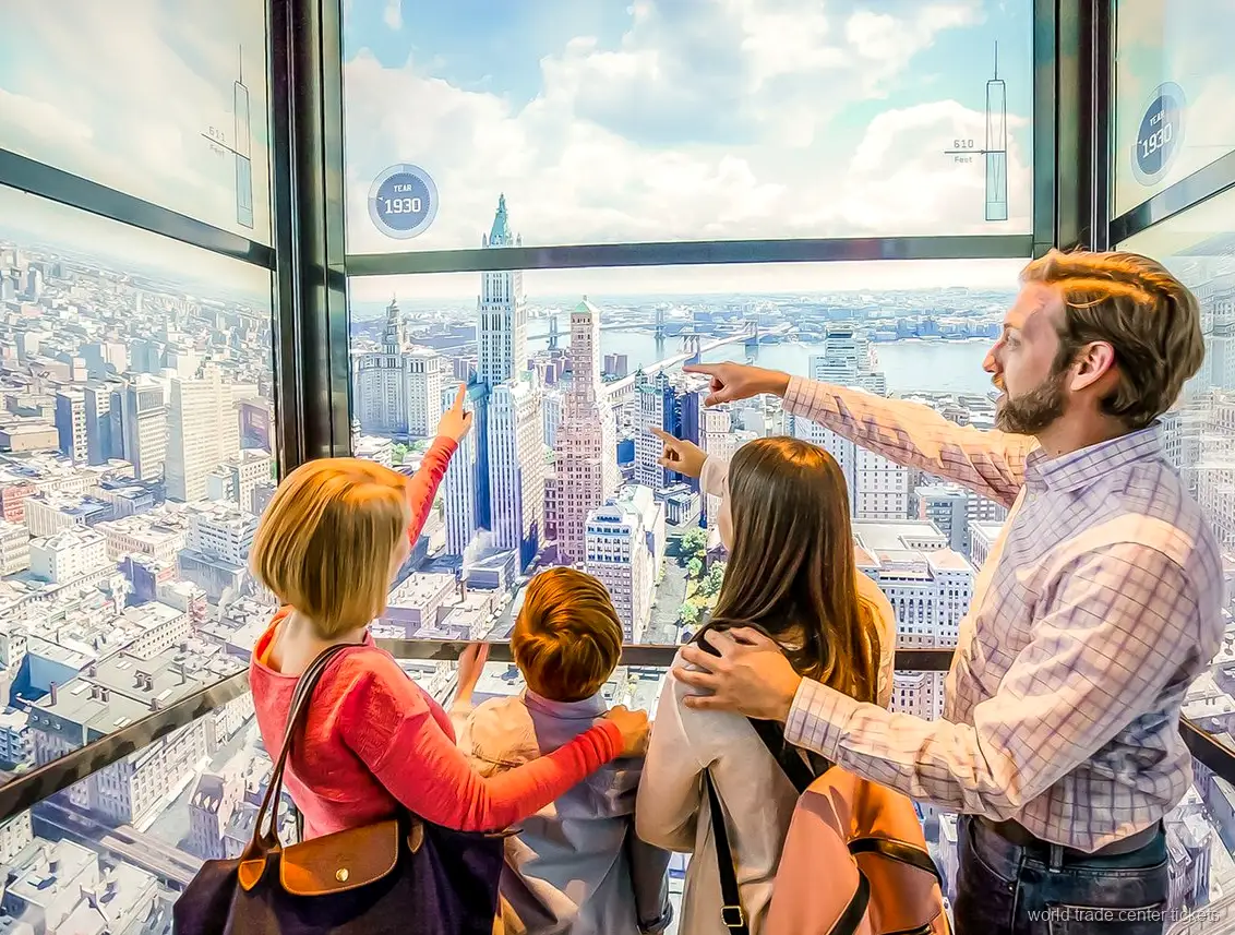 One World Trade Center Turm vom Eingang des One World Observatory Tickets aus gesehen