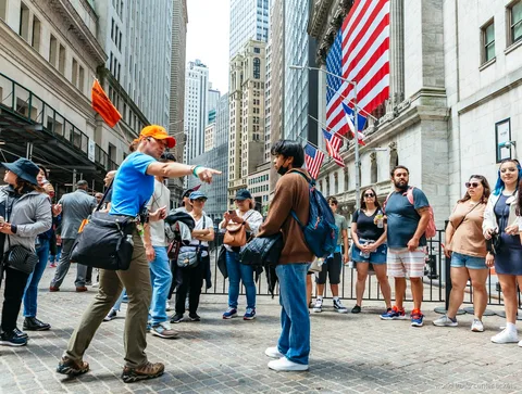 Marche vers le pont de Brooklyn pendant la visite New York en une journée